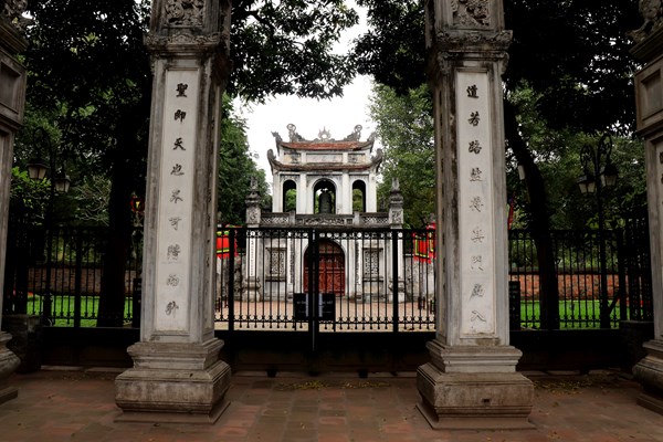 Du lịch “nín thở ” chờ hết dịch - Anh 1