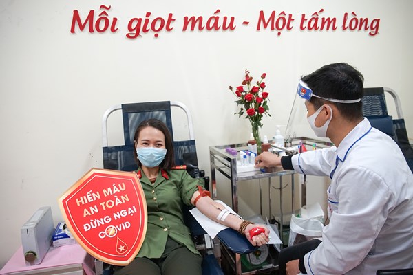 Những hình ảnh đẹp trong Ngày Toàn dân hiến máu tình nguyện 7/4 - Anh 12