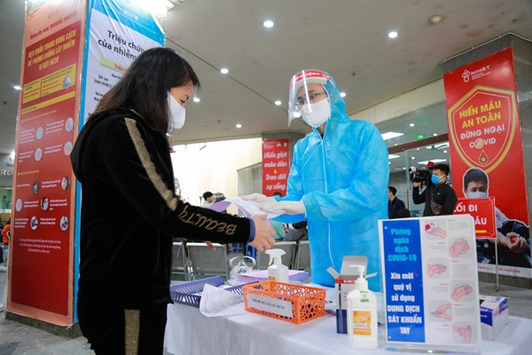 Những hình ảnh đẹp trong Ngày Toàn dân hiến máu tình nguyện 7/4 - Anh 3