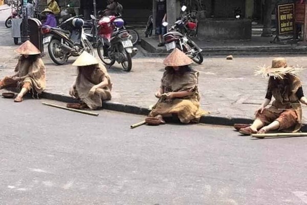 Nhóm đóng giả “hành khất” ở Hội An gửi thư xin lỗi - Anh 1