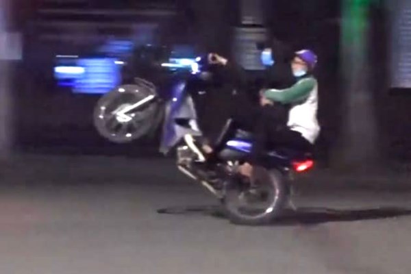 Chủ tịch TP Hà Nội yêu cầu điều tra, xử lý hành vi đua xe, gây rối trật tự công cộng - Anh 1