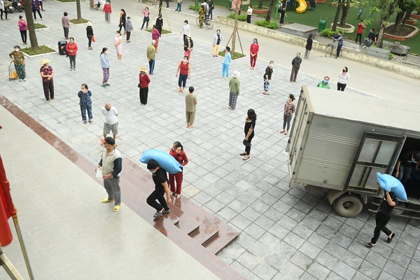 Cây “ATM gạo” đầu tiên ở Hà Nội - Anh 1