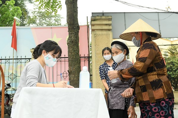Cây “ATM gạo” đầu tiên ở Hà Nội - Anh 2