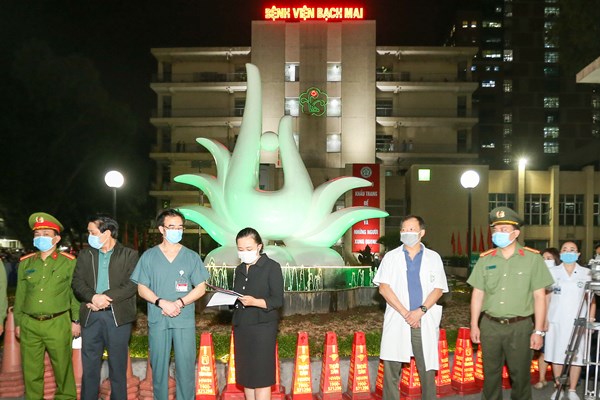 Gỡ phong toả Bệnh viện Bạch Mai, niềm vui đầu chờ tin chiến thắng dịch Covid-19 - Anh 4