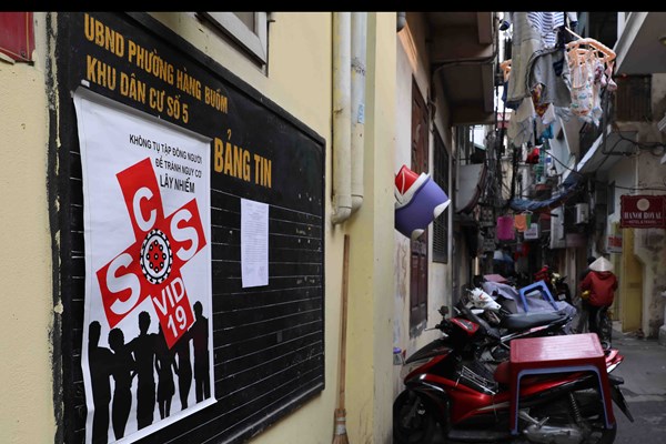 Tranh cổ động tiếp lửa chống dịch Covid-19 giữa phố phường Hà Nội - Anh 15