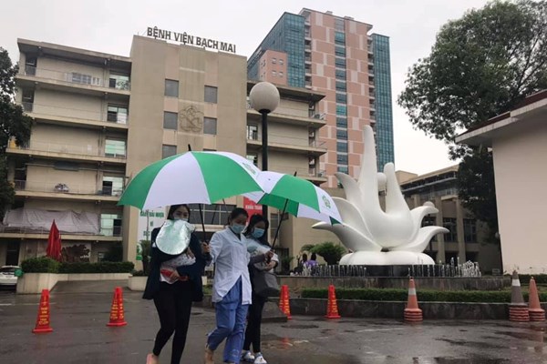 Bệnh viện Bạch Mai (Hà Nội) sau dỡ lệnh cách ly: Những ngày đi