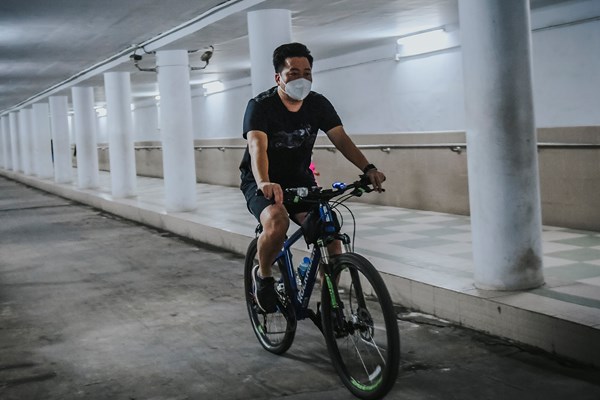 Hà Nội: Trốn lực lượng chức năng, người dân đổ xuống hầm đi bộ tập thể dục - Anh 5