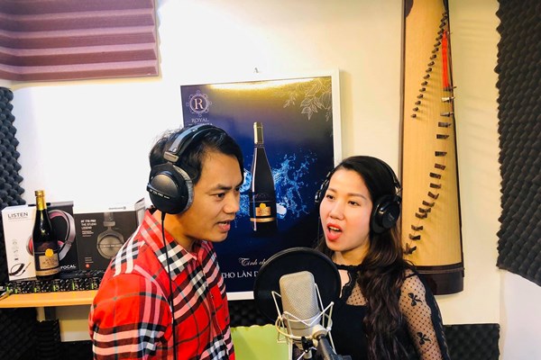 Nhac si Trinh Xuan Hao cung 8 nghe si noi tieng lam MV “ Dong mau Viet Nam” chong dich Covid-19 - Anh 9