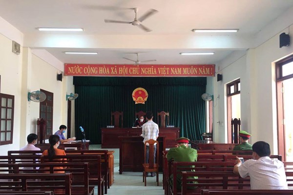 Quảng Nam: 9 tháng tù cho đối tượng hành hung cán bộ chốt kiểm soát dịch - Anh 1