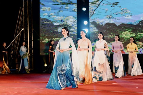 Thổi hồn dân tộc lên tà áo dài - Anh 2