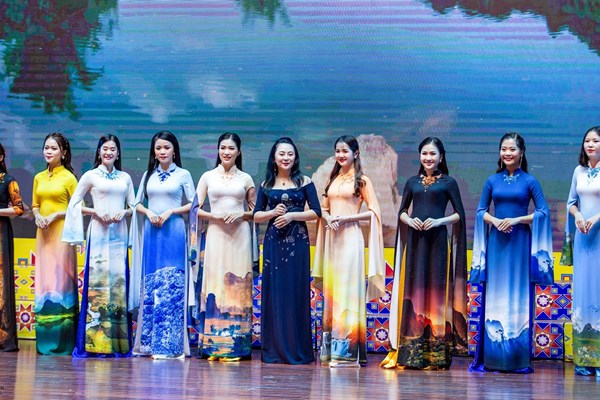 Thổi hồn dân tộc lên tà áo dài - Anh 1