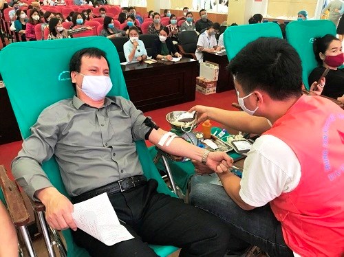 Hải Phòng:​​​​​​​ Nhân viên y tế hiến máu tình nguyện trong mùa dịch Covid-19 - Anh 1