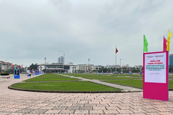 Bộ VHTTDL triển lãm tranh cổ động tấm lớn kỷ niệm 45 năm Ngày Giải phóng miền Nam, thống nhất đất nước - Anh 2