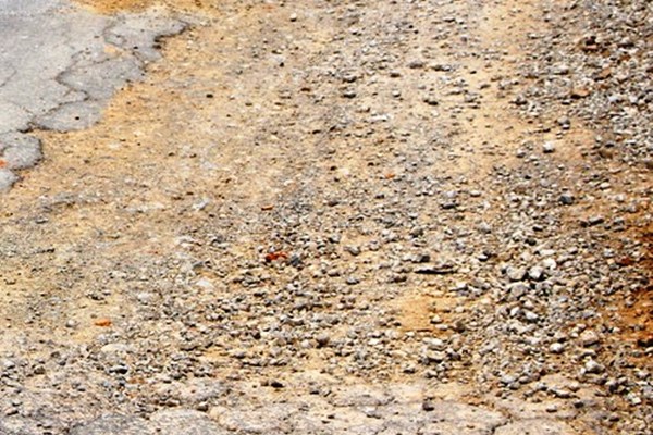 Tuyến đường Bệnh viện Yên Thành - Hợp Thành (Nghệ An): Chưa bàn giao đã xuống cấp - Anh 1