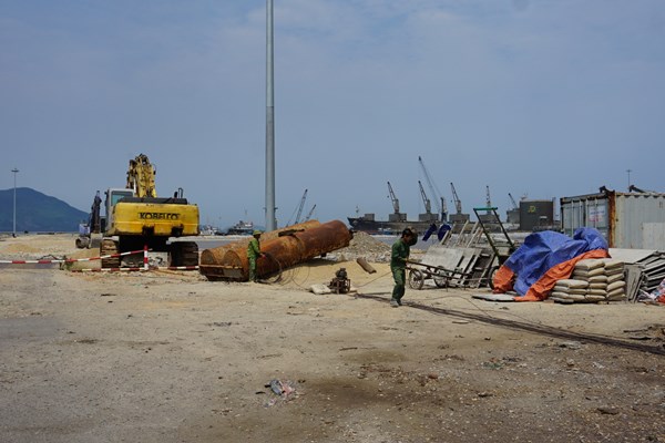 Đừng để cảng Chân Mây phải... 