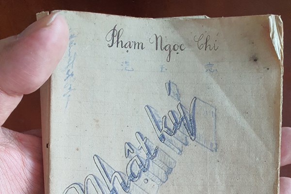 Bộ sách đặc biệt Nhật ký thời chiến Việt Nam: Nước mắt trên những nét chữ nhòe mờ - Anh 3