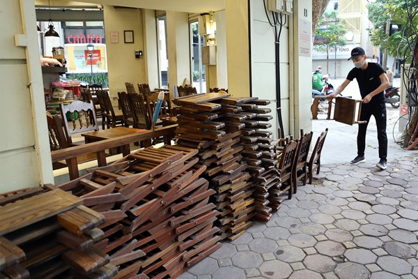 Hà Nội: Dừng cách ly xã hội, các hàng quán nô nức mở cửa - Anh 2