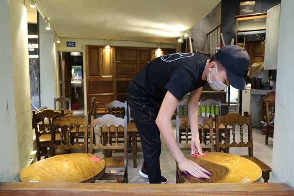 Hà Nội: Dừng cách ly xã hội, các hàng quán nô nức mở cửa - Anh 3