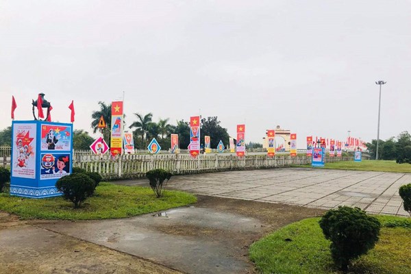 Triển lãm tranh cổ động kỷ niệm 30.4 hai bên bờ Hiền Lương - Anh 3