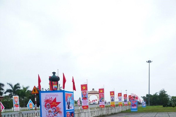 Triển lãm tranh cổ động kỷ niệm 30.4 hai bên bờ Hiền Lương - Anh 2