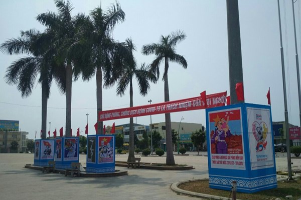 Triển lãm tranh cổ động kỷ niệm 30.4 hai bên bờ Hiền Lương - Anh 5