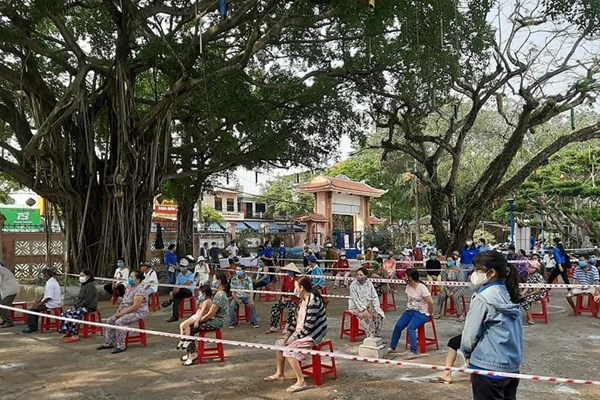 Sẻ chia mùa dịch với “Hạt gạo yêu thương” - Anh 2