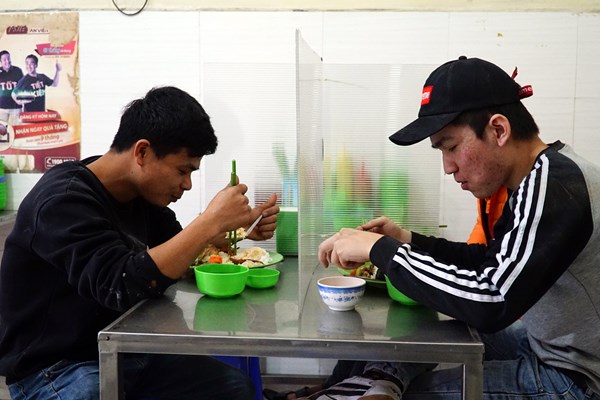 Hà Nội: Những sáng kiến độc đáo sau khi dừng cách ly xã hội - Anh 11