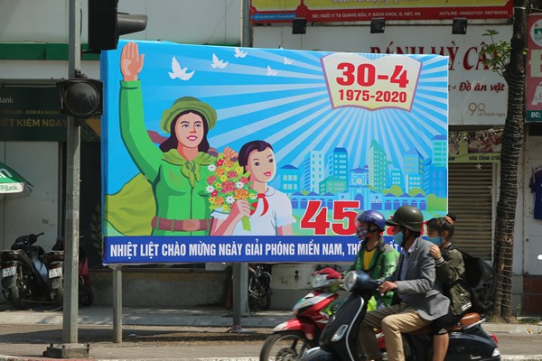 Hà Nội rực rỡ cờ hoa chào mừng các ngày lễ lớn - Anh 4