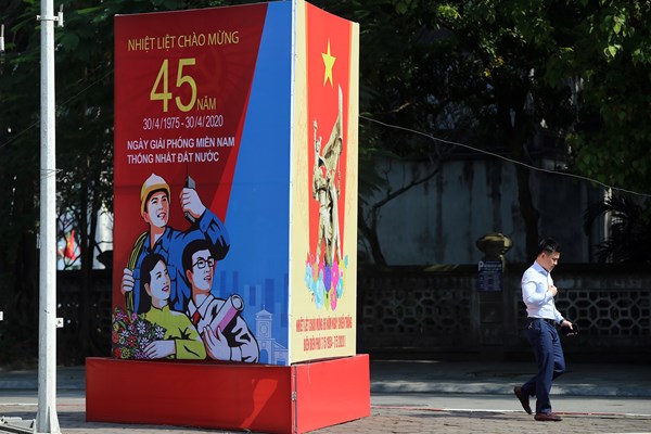 Hà Nội rực rỡ cờ hoa chào mừng các ngày lễ lớn - Anh 7