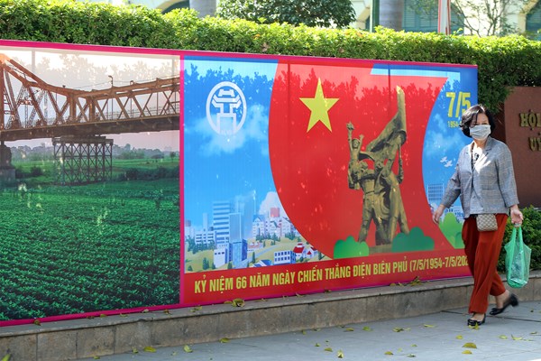 Hà Nội rực rỡ cờ hoa chào mừng các ngày lễ lớn - Anh 8
