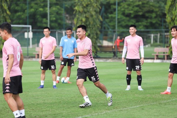 CLB Hà Nội trở lại tập luyện và đảm bảo an toàn phòng chống dịch Covid - Anh 3