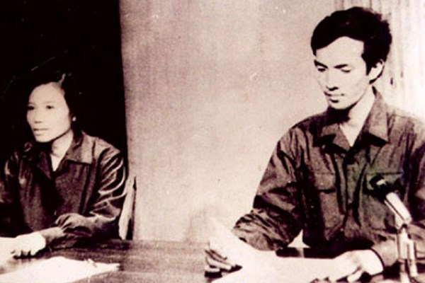 Hai bản tin lịch sử ở hai đầu đất nước - Anh 4