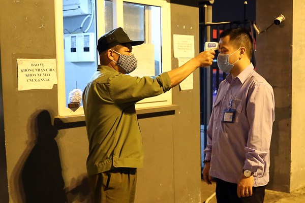 Hà Nội: Đảm bảo phòng, chống dịch Covid-19 trên xe buýt - Anh 10