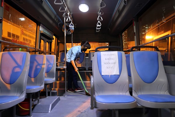 Hà Nội: Đảm bảo phòng, chống dịch Covid-19 trên xe buýt - Anh 8