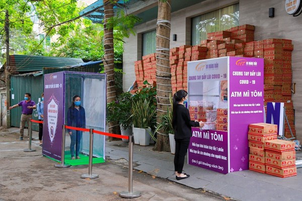 “ATM mì tôm và trứng”: Lan tỏa yêu thương, ấm áp tình người - Anh 1