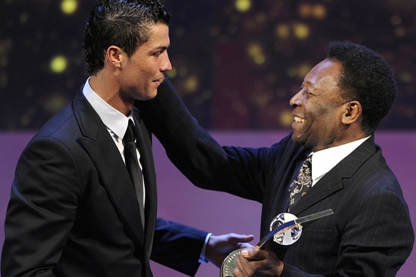 Chưa vượt được Pele, Ronaldo sẽ không dừng lại - Anh 1