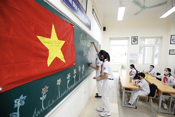 Hà Nội: Học sinh hồ hởi trở lại trường - Anh 13