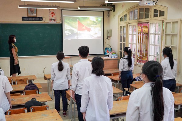 Hà Nội: Học sinh hồ hởi trở lại trường - Anh 1