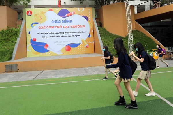 Hà Nội: Học sinh hồ hởi trở lại trường - Anh 5