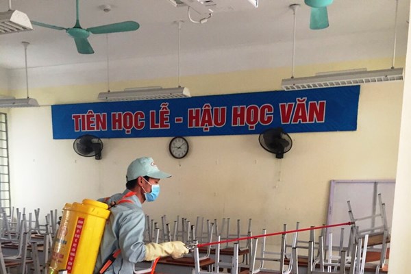Học sinh đi học trở lại, nhiều trường chuẩn bị phòng cách ly - Anh 1
