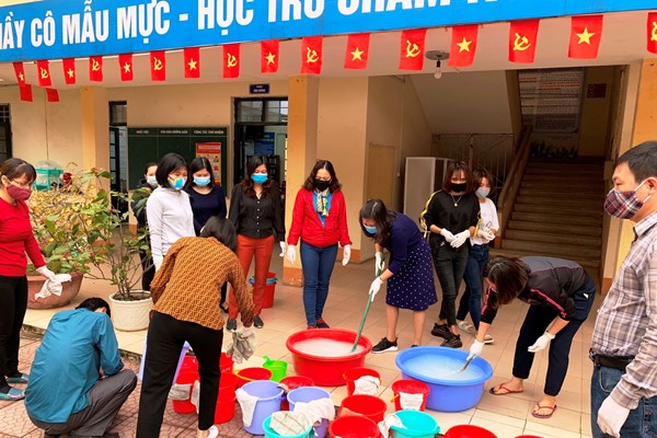 Học sinh đi học trở lại, nhiều trường chuẩn bị phòng cách ly - Anh 2