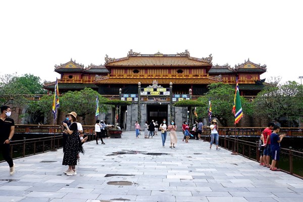Du lịch dịp lễ 30.4-1.5: Không còn cảnh “vỡ trận” - Anh 1