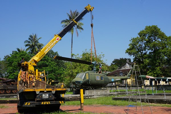 Di dời hiện vật về Bảo tàng Lịch sử tỉnh Thừa Thiên Huế - Anh 1
