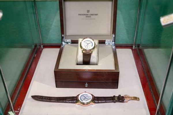 Trưng bày phiên bản đồng hồ đặc biệt - Anh 1