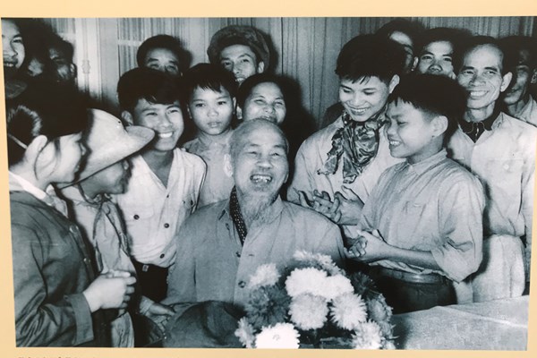 Triển lãm những hình ảnh tư liệu quý về Bác Hồ tại Khu Di tích Phủ Chủ tịch - Anh 10