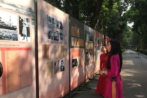 Triển lãm những hình ảnh tư liệu quý về Bác Hồ tại Khu Di tích Phủ Chủ tịch - Anh 5