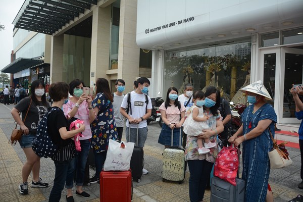 Hội nghị trực tuyến với Thủ tướng chính phủ:  Đà Nẵng đưa ra các đề xuất nhằm phục hồi ngành du lịch sau dịch Covid-19 - Anh 1