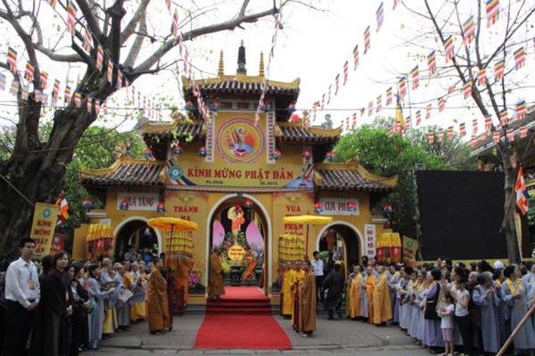 Các chùa hoạt động trở lại, tiếp tục coi trọng các biện pháp phòng, chống dịch Covid-19 - Anh 2