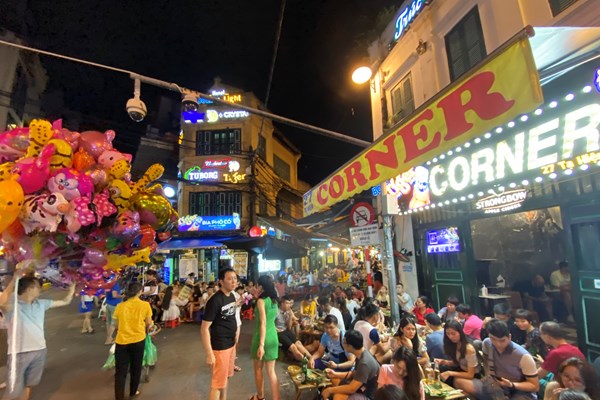 Hà Nội: Phố Tạ Hiện đông dần trở lại - Anh 1