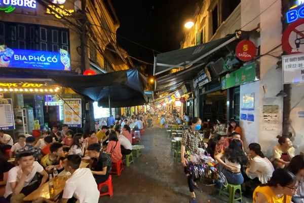 Hà Nội: Phố Tạ Hiện đông dần trở lại - Anh 2